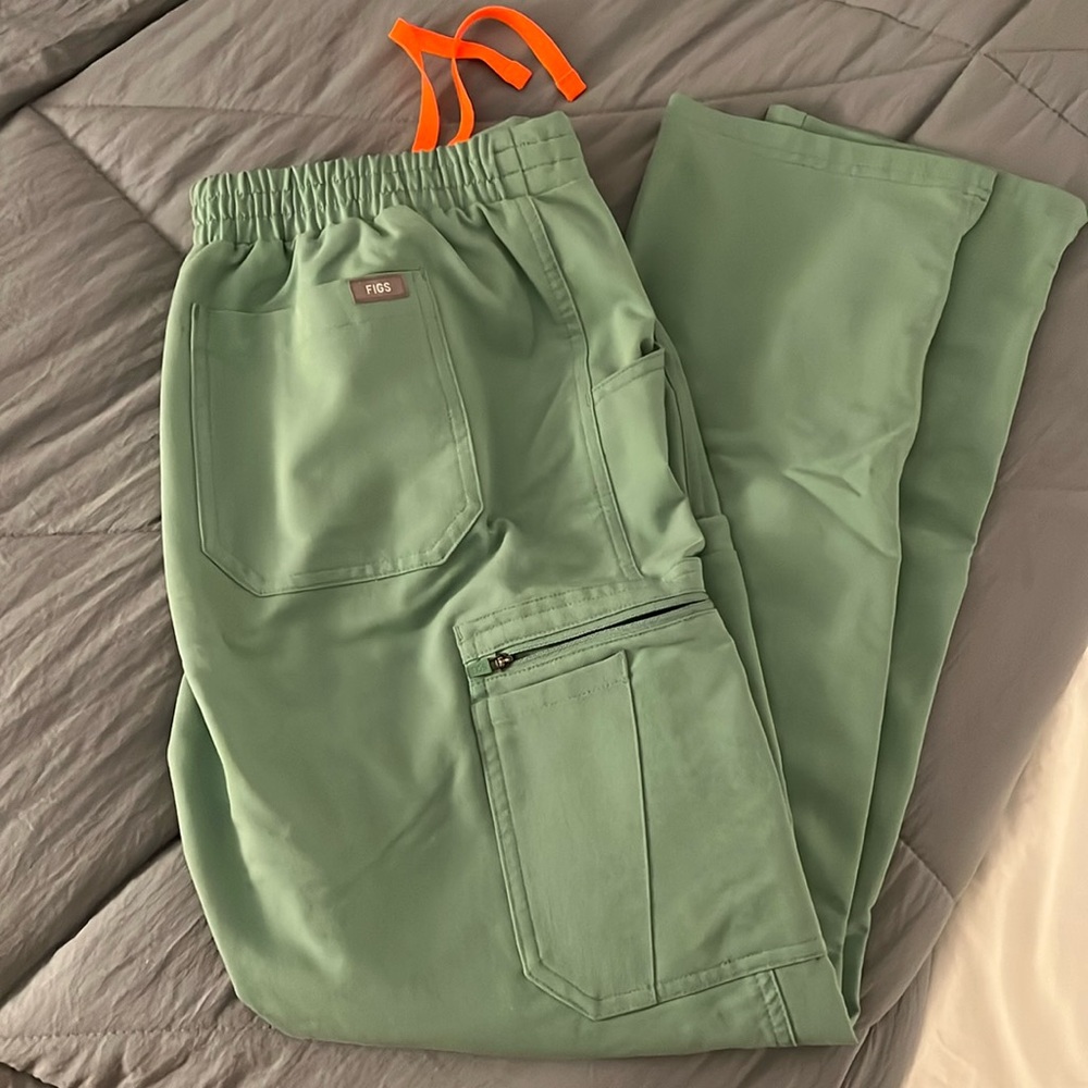 Light green Yola Skinny FIGS scrubs pants
